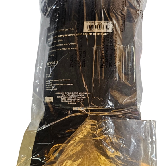 NWT Torrid Black Leggings with Waist Pocket - Picture 2 of 2